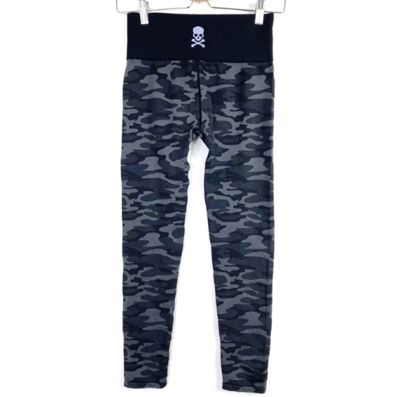 SOULCYCLE Camo Print Seamless Leggings Tights in Black and Gray - Picture 6 of 11